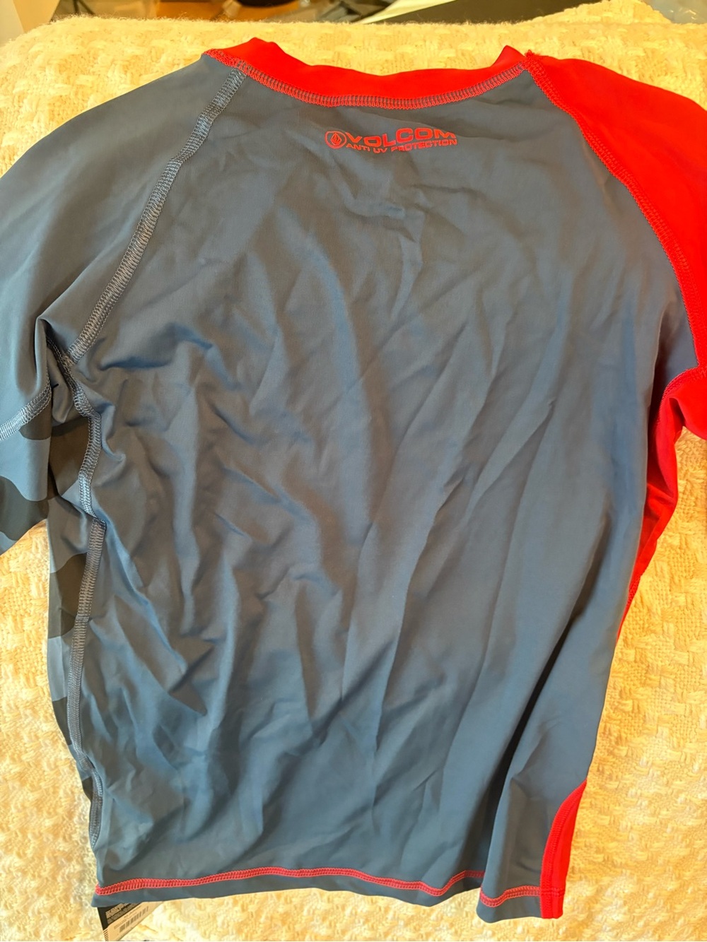 Volcom Red and Blue Short-Sleeve Rash Guard - Picture 12 of 15